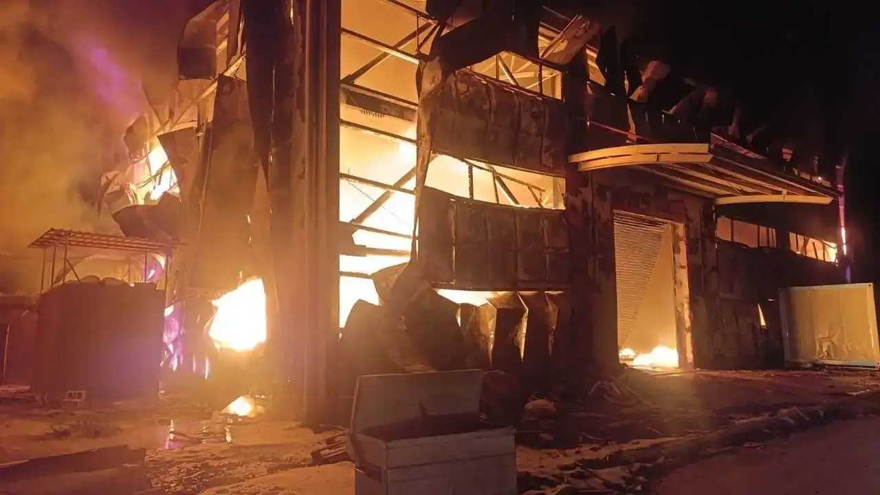 Hatay’da Depo Yangını: Alevler Son Anda Durduruldu! 1